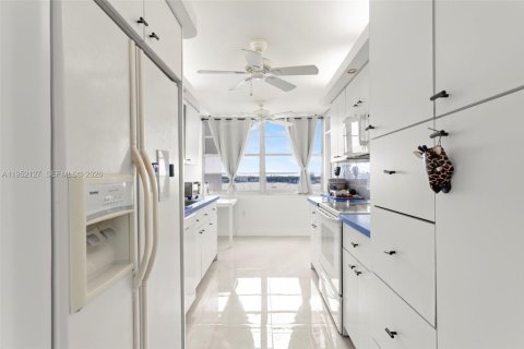 Condominio en alquiler en Aventura, Florida, 1 dormitorio, 145.39 m2 № 2006474 - foto 4