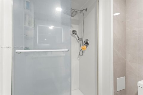 Condominio en alquiler en Aventura, Florida, 1 dormitorio, 145.39 m2 № 2006474 - foto 13