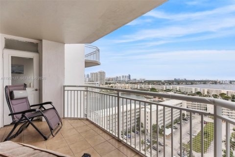Condominio en alquiler en Aventura, Florida, 1 dormitorio, 145.39 m2 № 2006474 - foto 15