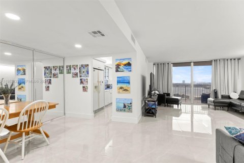 Condominio en alquiler en Aventura, Florida, 1 dormitorio, 145.39 m2 № 2006474 - foto 2