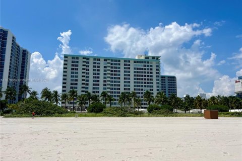 Condo in Miami Beach, Florida  № 1920437 - photo 25
