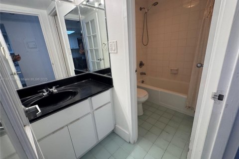 Condo in Miami Beach, Florida  № 1920437 - photo 7
