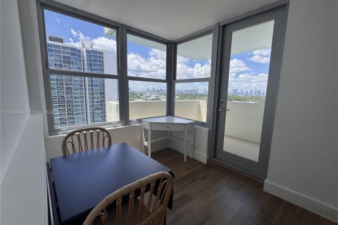 Condo in Miami Beach, Florida  № 1920437 - photo 2
