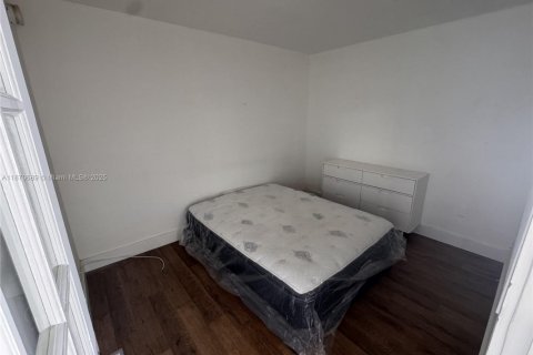 Condo in Miami Beach, Florida  № 1920437 - photo 5
