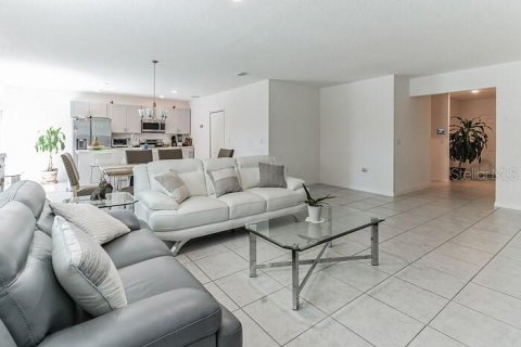 House in Kissimmee, Florida 4 bedrooms, 178.56 sq.m. № 2142015 - photo 7
