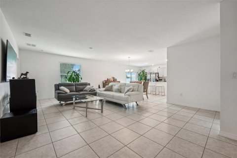 House in Kissimmee, Florida 4 bedrooms, 178.56 sq.m. № 2142015 - photo 9