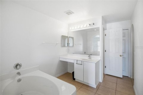 House in Kissimmee, Florida 4 bedrooms, 264.21 sq.m. № 2095106 - photo 27