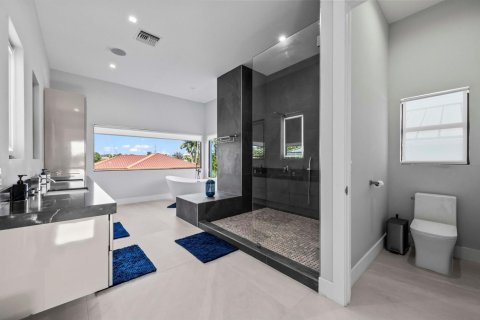 House in Fort Lauderdale, Florida 4 bedrooms, 352.56 sq.m. № 2260808 - photo 25