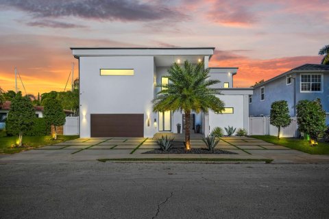 Villa ou maison à Fort Lauderdale, Floride 4 chambres, 352.56 m2 № 2260808