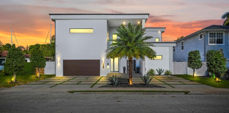 House in Fort Lauderdale, Florida 4 bedrooms, 352.56 sq.m. № 2260808