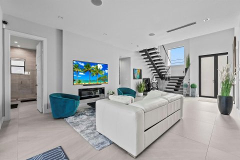 House in Fort Lauderdale, Florida 4 bedrooms, 352.56 sq.m. № 2260808 - photo 8