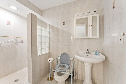 Casa en venta en Miami, Florida, 3 dormitorios, 174.93 m2 № 1887799 - foto 14