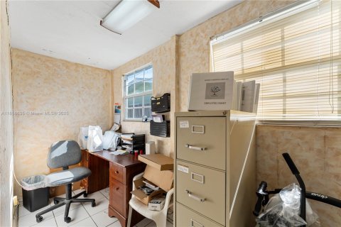 Casa en venta en Miami, Florida, 3 dormitorios, 174.93 m2 № 1887799 - foto 13