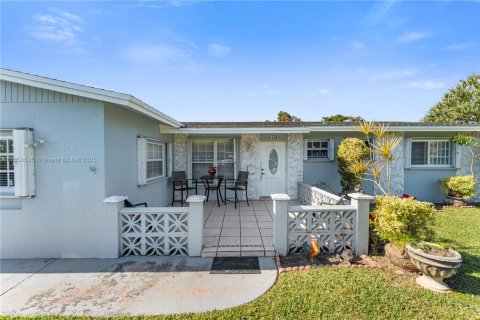 Casa en venta en Miami, Florida, 3 dormitorios, 174.93 m2 № 1887799 - foto 3