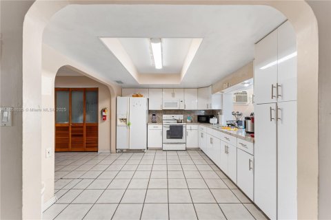 Casa en venta en Miami, Florida, 3 dormitorios, 174.93 m2 № 1887799 - foto 9