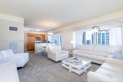 Condo in Miami, Florida, 2 bedrooms  № 1764378 - photo 2