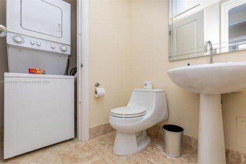 Condo in Miami, Florida, 2 bedrooms  № 1764378 - photo 9