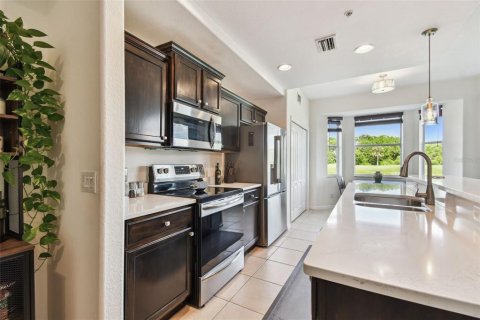Condo in Bradenton, Florida, 2 bedrooms  № 1677594 - photo 6