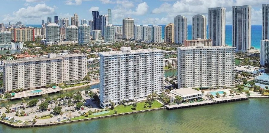 Appartement à Sunny Isles Beach, Floride 2 chambres, 120.31 m2 № 1946403
