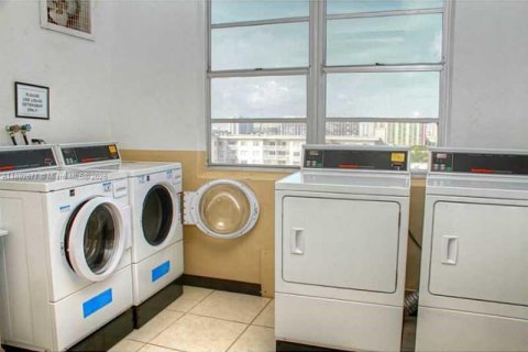 Appartement à louer à Sunny Isles Beach, Floride: 2 chambres, 120.31 m2 № 1946403 - photo 15