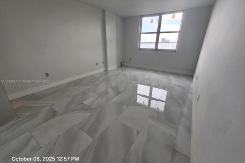 Appartement à louer à Sunny Isles Beach, Floride: 2 chambres, 120.31 m2 № 1946403 - photo 9