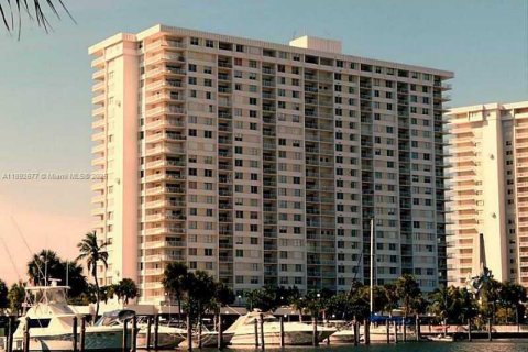 Appartement à louer à Sunny Isles Beach, Floride: 2 chambres, 120.31 m2 № 1946403 - photo 2