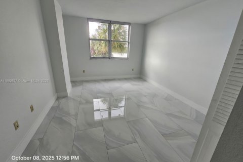 Appartement à louer à Sunny Isles Beach, Floride: 2 chambres, 120.31 m2 № 1946403 - photo 8