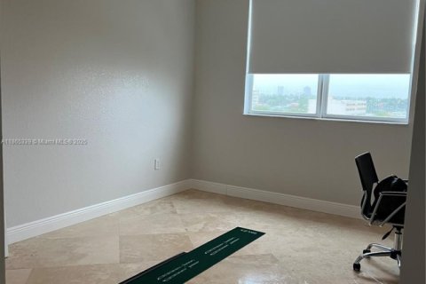 Condo in North Bay Village, Florida, 2 bedrooms  № 1892916 - photo 26