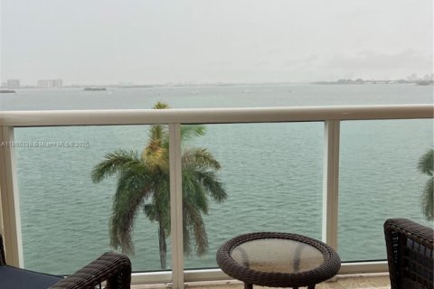 Condo in North Bay Village, Florida, 2 bedrooms  № 1892916 - photo 19