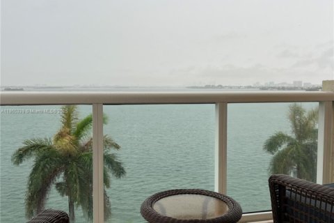 Condo in North Bay Village, Florida, 2 bedrooms  № 1892916 - photo 20