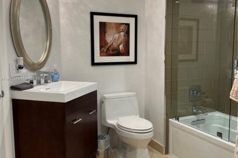 Condo in North Bay Village, Florida, 2 bedrooms  № 1892916 - photo 25
