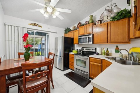 Condo in Orlando, Florida, 2 bedrooms  № 1570827 - photo 8