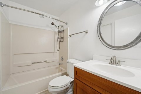 Condo in Orlando, Florida, 2 bedrooms  № 1570827 - photo 12