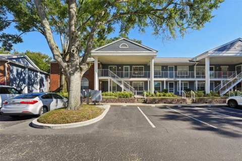 Condo in Orlando, Florida, 2 bedrooms  № 1570827 - photo 1