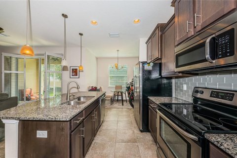 Townhouse in Saint Petersburg, Florida 3 bedrooms, 175.12 sq.m. № 1743498 - photo 10