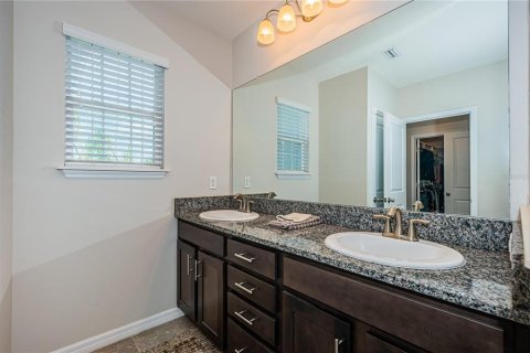 Townhouse in Saint Petersburg, Florida 3 bedrooms, 175.12 sq.m. № 1743498 - photo 28