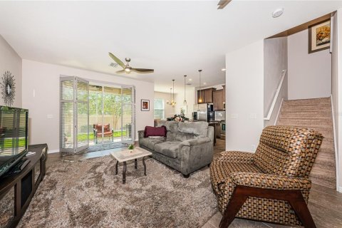 Townhouse in Saint Petersburg, Florida 3 bedrooms, 175.12 sq.m. № 1743498 - photo 23