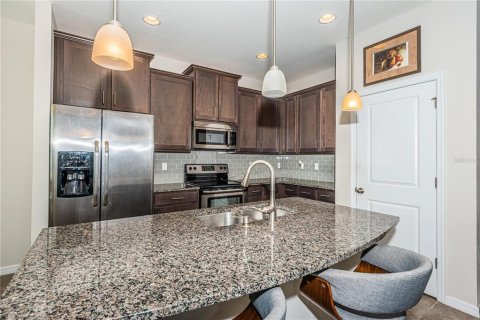 Townhouse in Saint Petersburg, Florida 3 bedrooms, 175.12 sq.m. № 1743498 - photo 6
