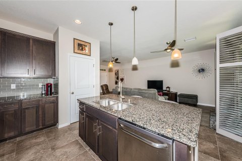 Townhouse in Saint Petersburg, Florida 3 bedrooms, 175.12 sq.m. № 1743498 - photo 8