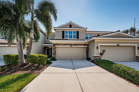 Townhouse in Saint Petersburg, Florida 3 bedrooms, 175.12 sq.m. № 1743498 - photo 1