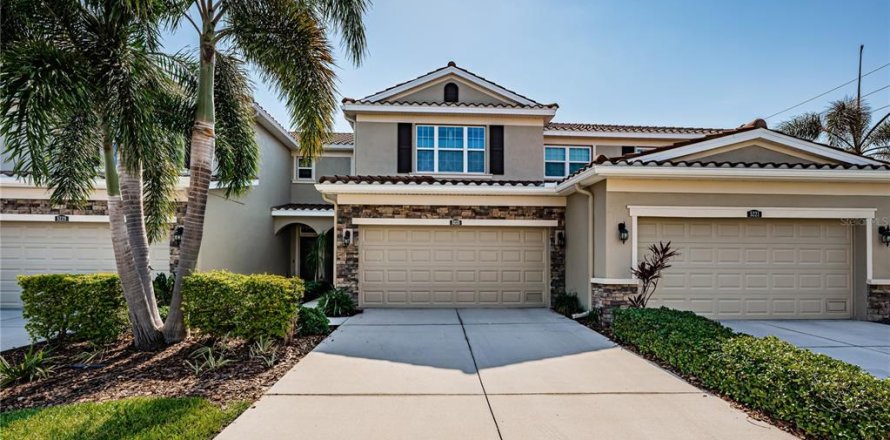 Townhouse in Saint Petersburg, Florida 3 bedrooms, 175.12 sq.m. № 1743498