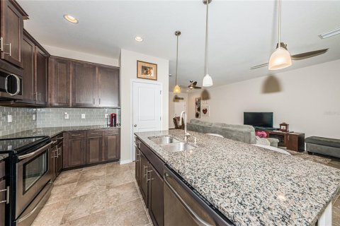 Townhouse in Saint Petersburg, Florida 3 bedrooms, 175.12 sq.m. № 1743498 - photo 4