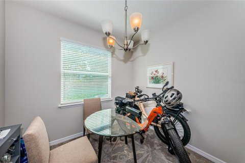 Townhouse in Saint Petersburg, Florida 3 bedrooms, 175.12 sq.m. № 1743498 - photo 11