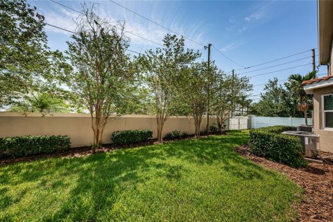 Townhouse in Saint Petersburg, Florida 3 bedrooms, 175.12 sq.m. № 1743498 - photo 19