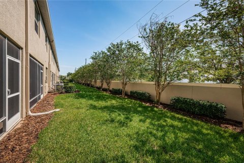 Townhouse in Saint Petersburg, Florida 3 bedrooms, 175.12 sq.m. № 1743498 - photo 17