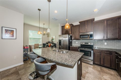 Townhouse in Saint Petersburg, Florida 3 bedrooms, 175.12 sq.m. № 1743498 - photo 5