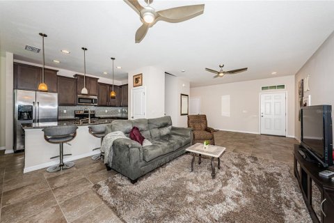 Townhouse in Saint Petersburg, Florida 3 bedrooms, 175.12 sq.m. № 1743498 - photo 12