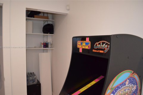 Commercial property in Miami, Florida № 1934392 - photo 27