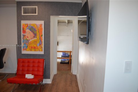 Commercial property in Miami, Florida № 1934392 - photo 20
