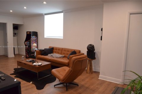 Commercial property in Miami, Florida № 1934392 - photo 19